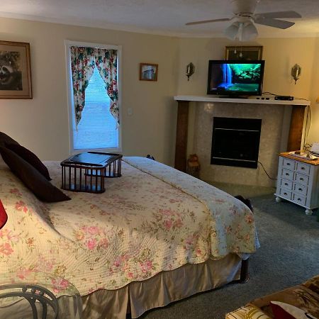Emerald Necklace Inn Bed And Breakfast Лейквуд Екстер'єр фото