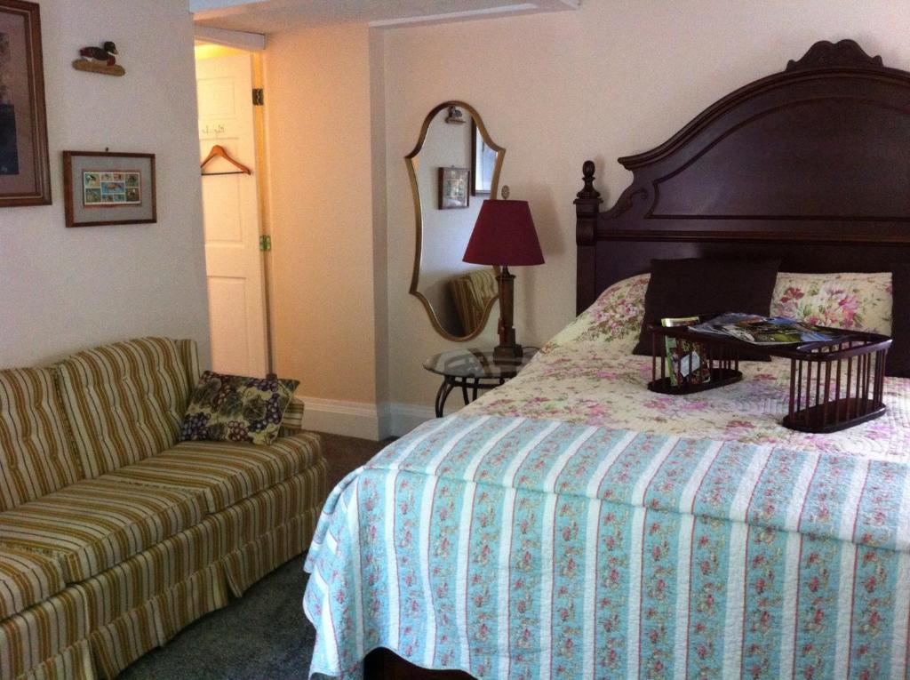Emerald Necklace Inn Bed And Breakfast Лейквуд Номер фото